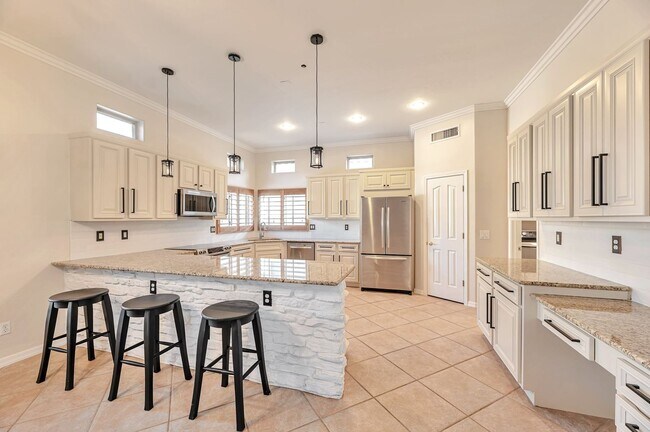 Building Photo - Stunning Mountain Views! Four Bed Home In East Scottsdale!