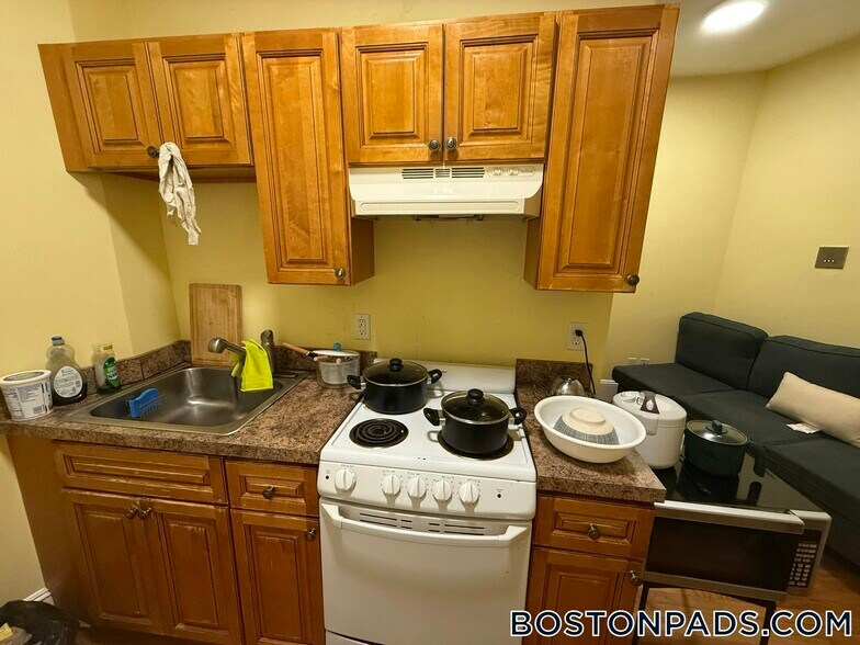 Building Photo - 55 Park Dr