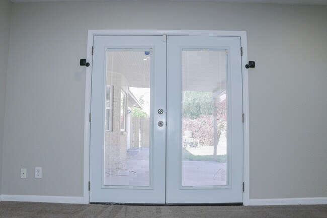 Building Photo - 816 Marimba Dr