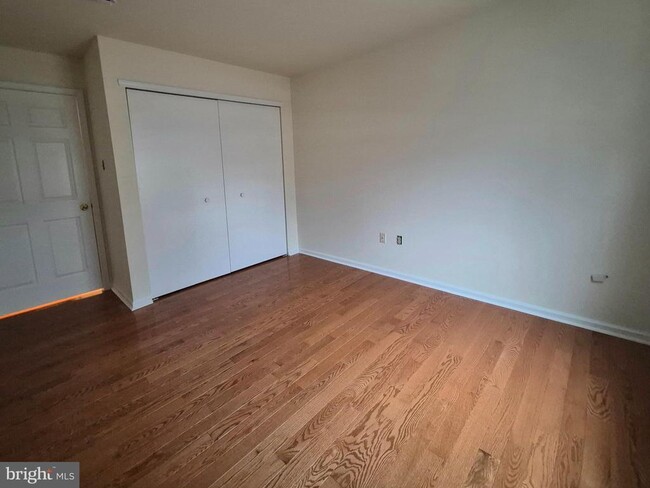 Building Photo - 904 Sweetwater Dr