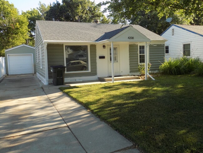 Building Photo - BCR 4208 L Street-4