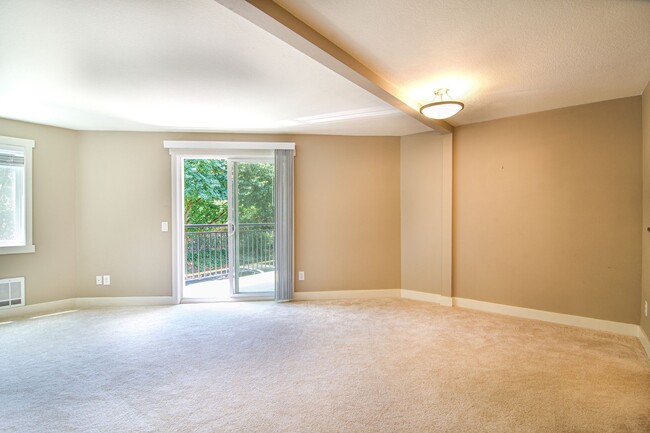 Building Photo - Redmond- One Bedroom Condo located at the ...