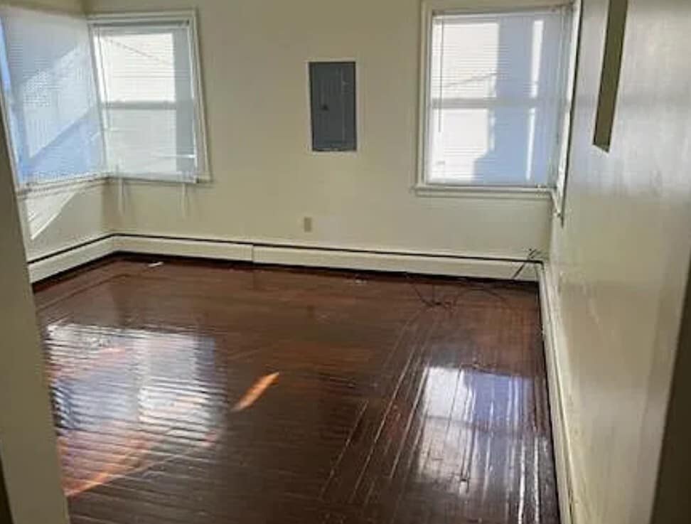 Building Photo - 315 W 11th St