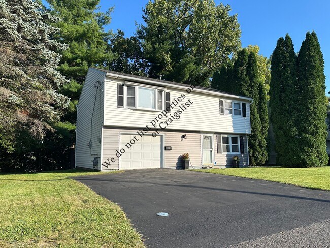 Building Photo - 13 Pawling St