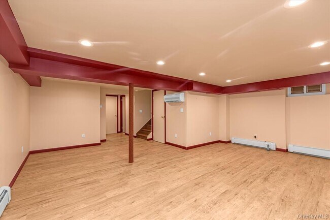 Building Photo - 709 Carlyle St