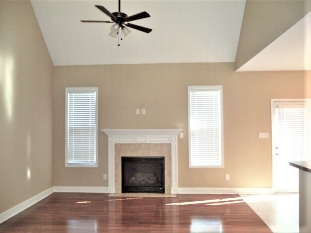 Building Photo - 10900 Parkgate Ln