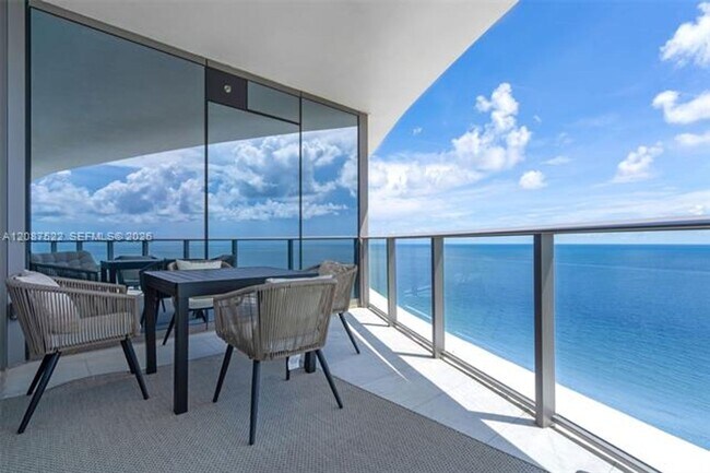 Building Photo - 15701 Collins Ave
