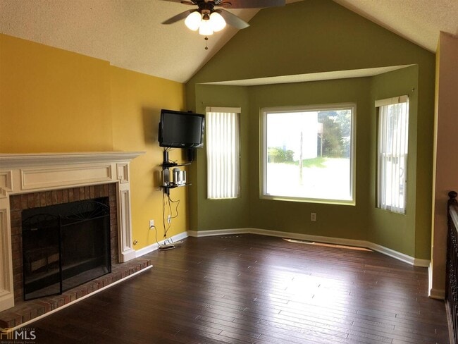 Building Photo - 5955 Graywood Cir SE