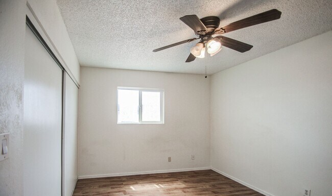 Building Photo - Charming 3 bedroom Townhome near MCC & Med...