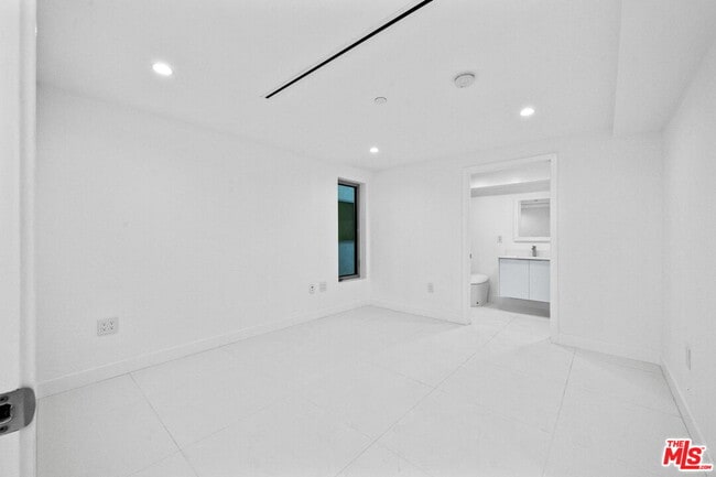Building Photo - 621 Kings Rd