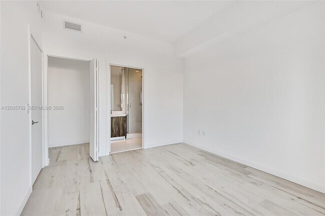 Building Photo - 480 NE 31st St