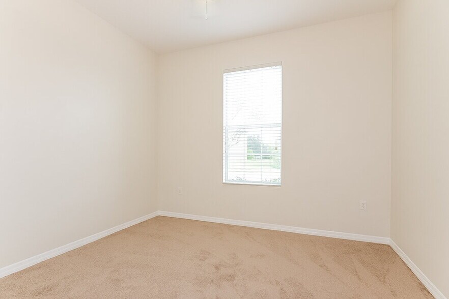 Building Photo - 6139 Twin Bridges Dr
