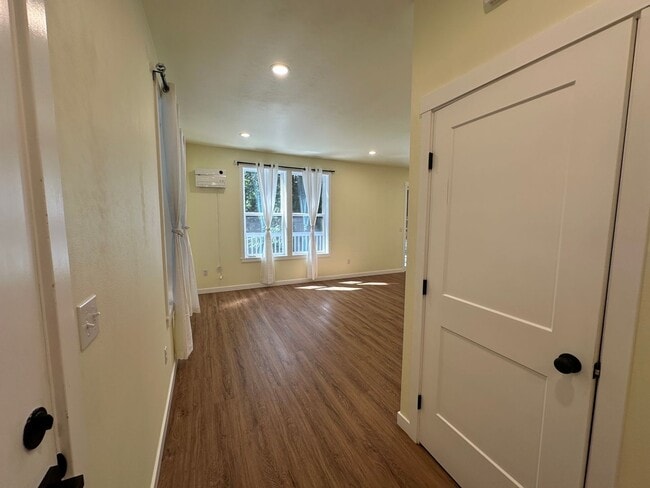 Building Photo - Sudden Valley - 4 Bed 3 Bath home