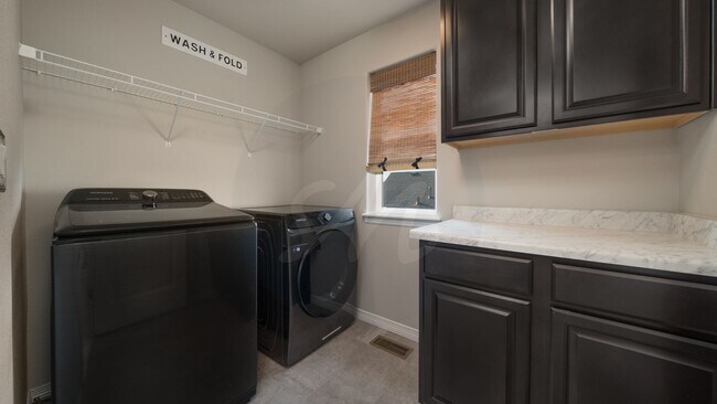 Building Photo - Stunning Two-Story in Desirable Lorson Ranch