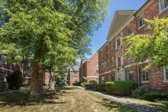 Building Photo - Canterbury Court Apartments
