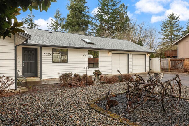 Building Photo - Move in ready, 3 bedroom rambler - Olympia School District