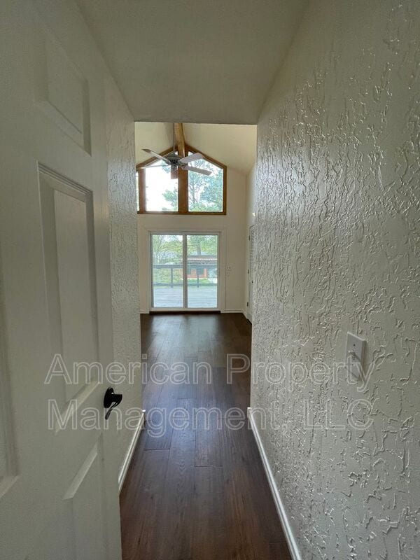 Building Photo - 3711 E 108th St