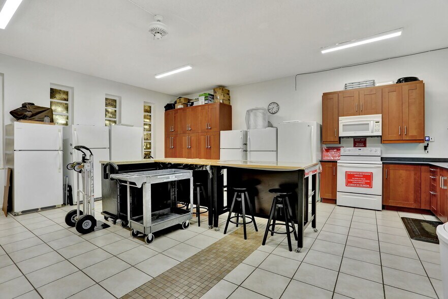 Building Photo - 3401 NW 47th Ave