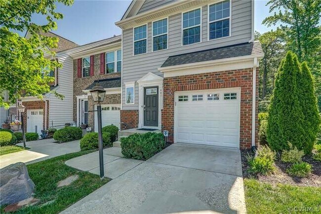 Building Photo - 441 Creekwillow Dr