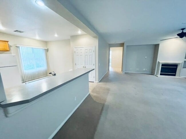 Building Photo - Newly Updated Single-Story in Southern Highlands