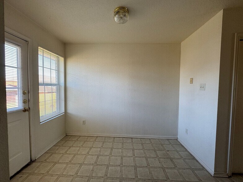 Building Photo - 4405 Abigail Dr