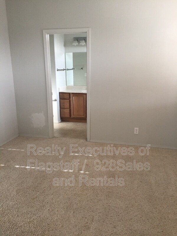 Building Photo - 2367 W Silverton Dr