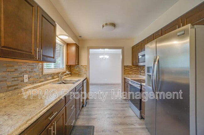Building Photo - 5404 NE 45th St
