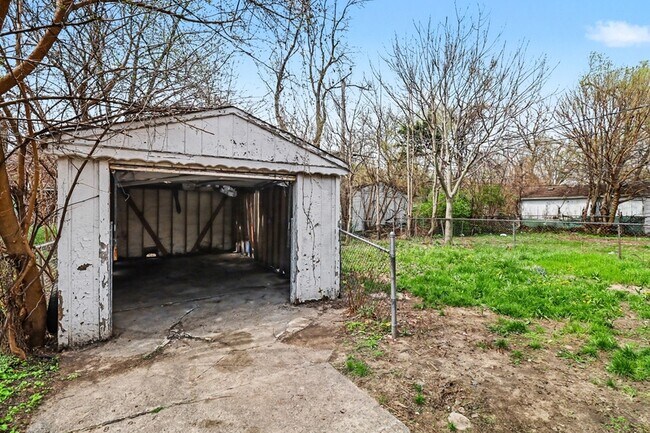 Building Photo - 16605 Freeland St