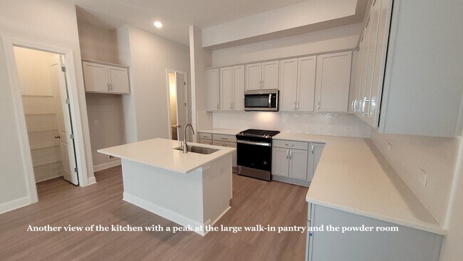 Building Photo - End-unit townhome with plenty of extra windows! Gated Community.