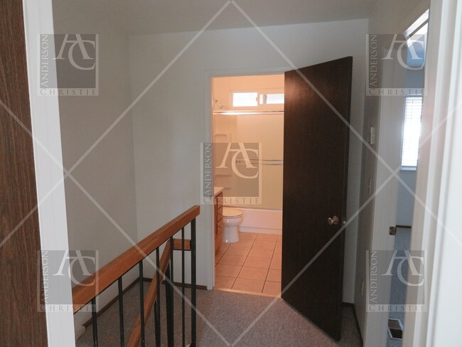 Building Photo - 204 Castillion Terrace