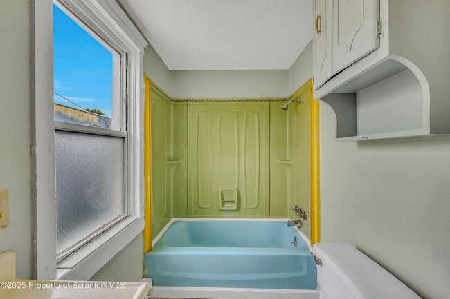 Building Photo - 627 Main St