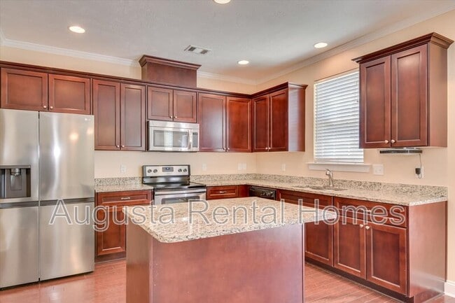 Building Photo - 1036 Lancaster Way