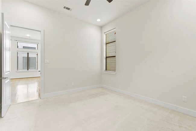 Building Photo - 92 N Hutcheson St