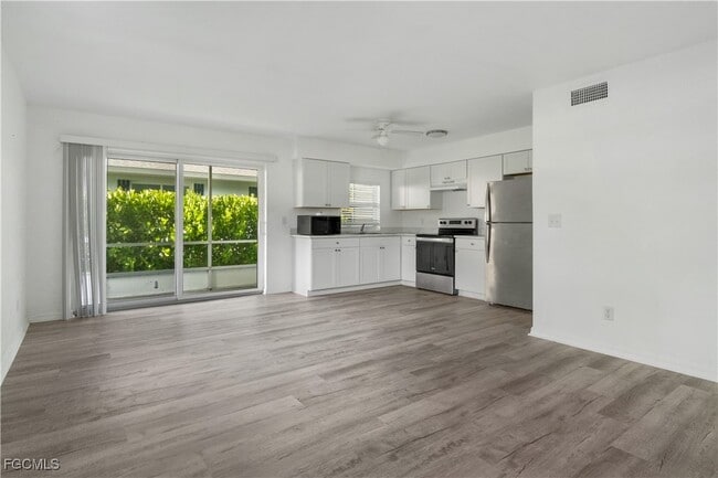 Building Photo - 16001 Buccaneer St