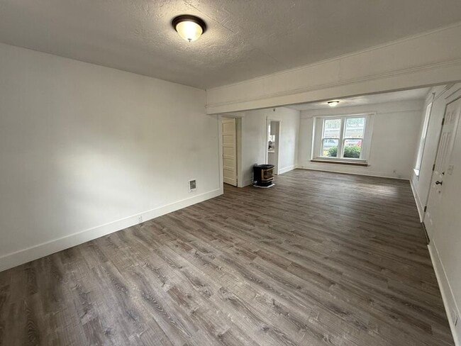 Primary Photo - 2350 Marion St SE