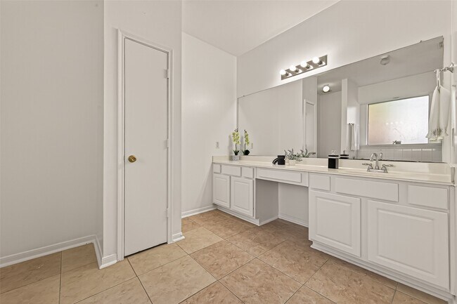 Building Photo - 16315 April Ridge Dr