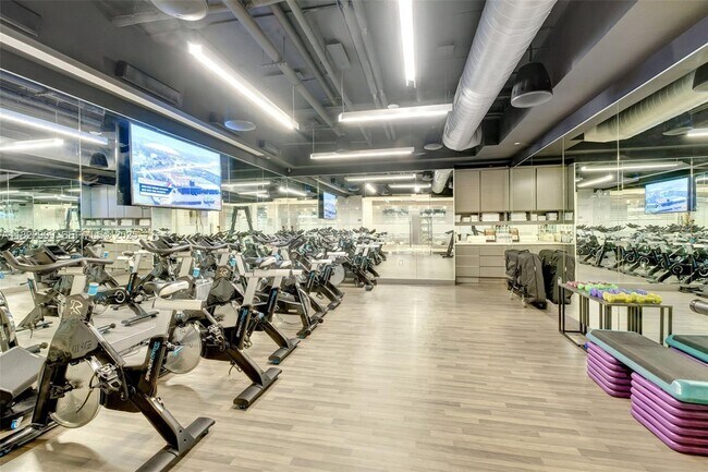 Building Photo - 20155 NE 38th Ct