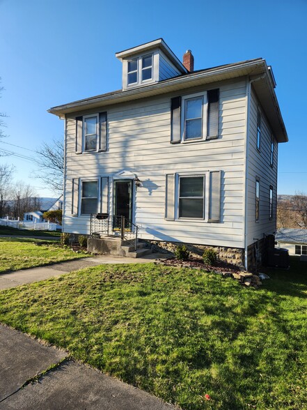 Primary Photo - 249 W 2nd St