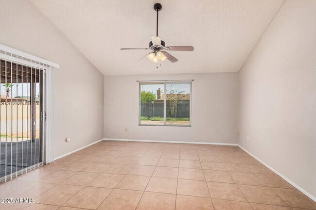 Building Photo - 5505 W Sunnyslope Ln