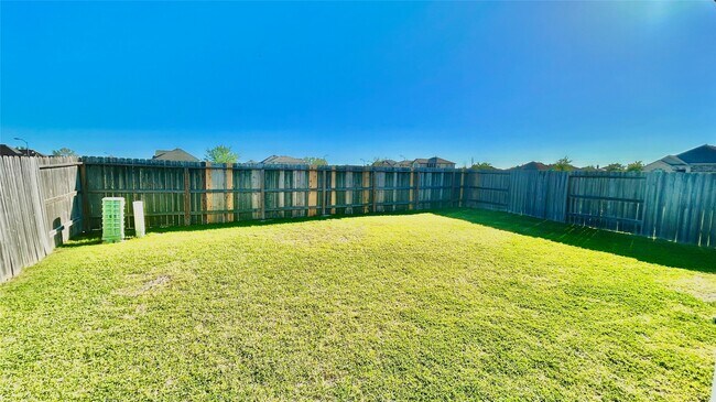 Building Photo - 2627 Hawthorn Park Ct