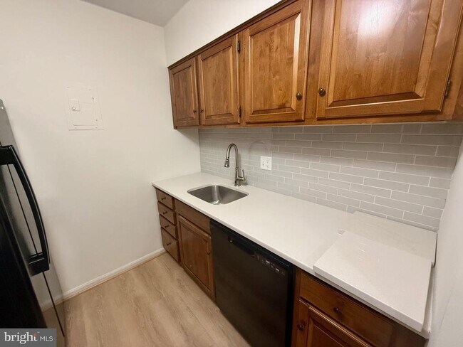 Building Photo - 15 Silverwood Cir