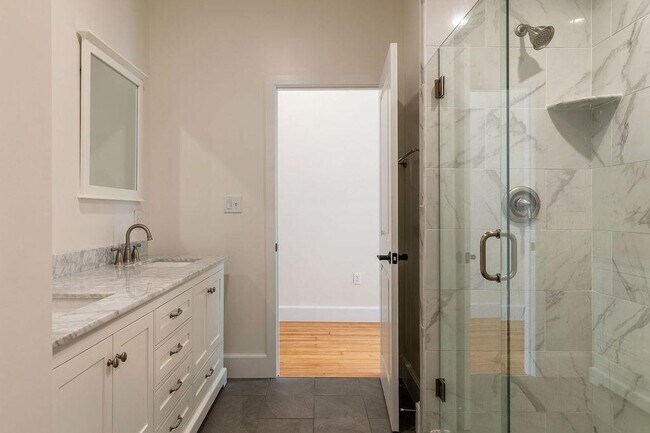 Building Photo - 21 Central St