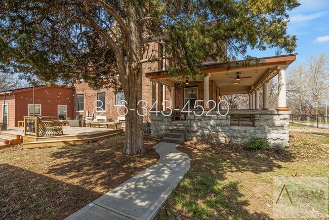 Building Photo - Indoor Pool! FULLY Furnished Short or Mid Term Rental