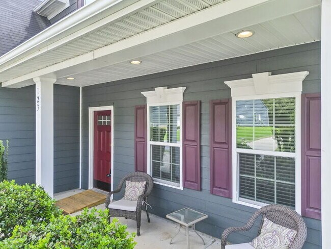 Building Photo - Charming 4-Bedroom Retreat with Cozy Fireplace in Fountain Inn