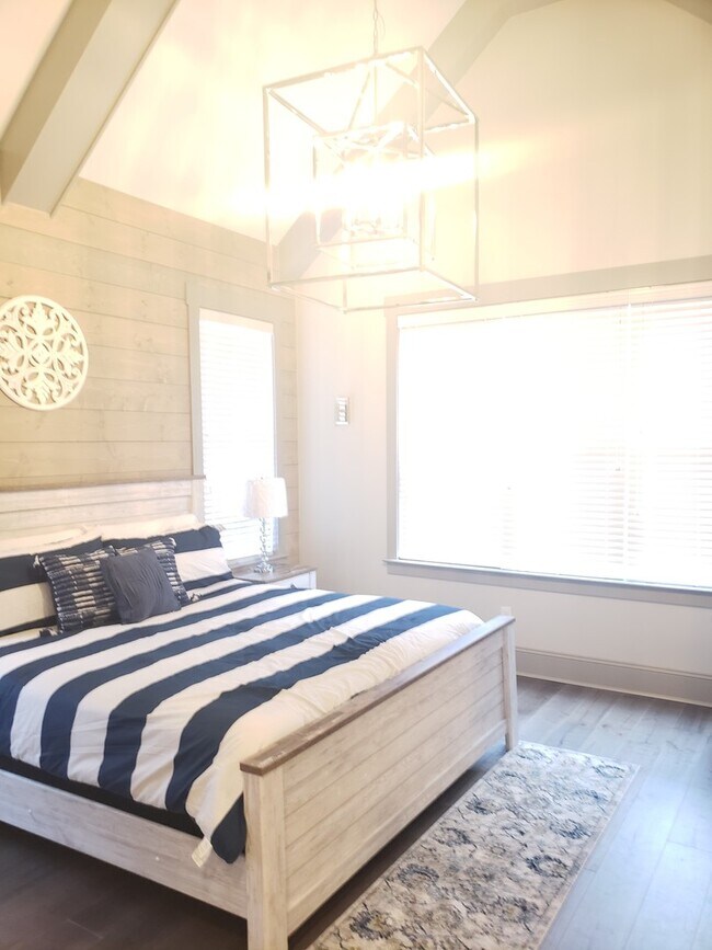 Building Photo - Lease this Absolutely Stunning Home Today ...