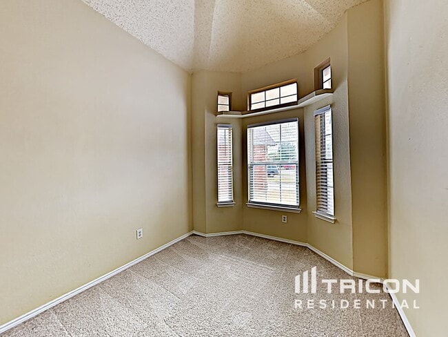 Building Photo - 6901 Driffield Cir