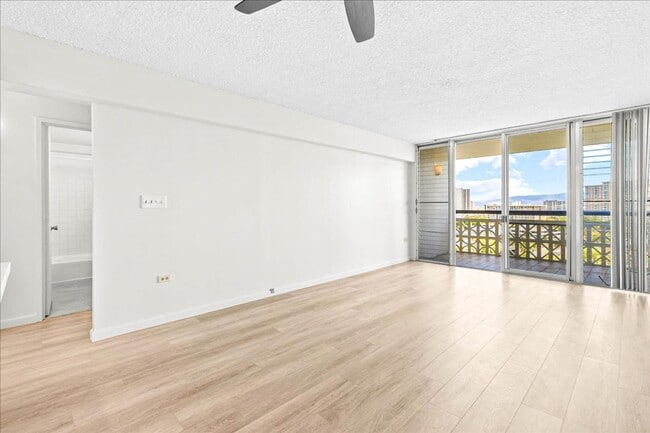 Building Photo - Newly renovated one bedroom condo with lov...