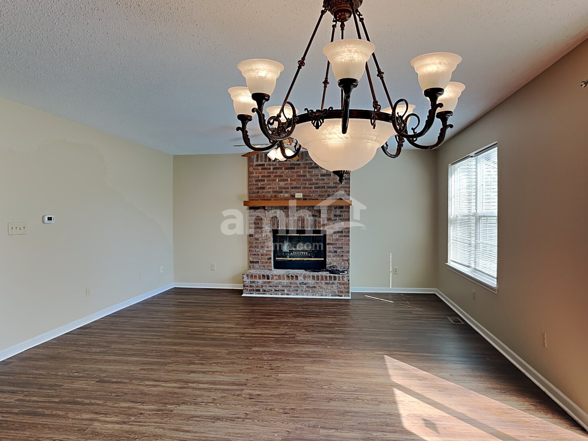 Building Photo - 143 E Pine Ridge Dr