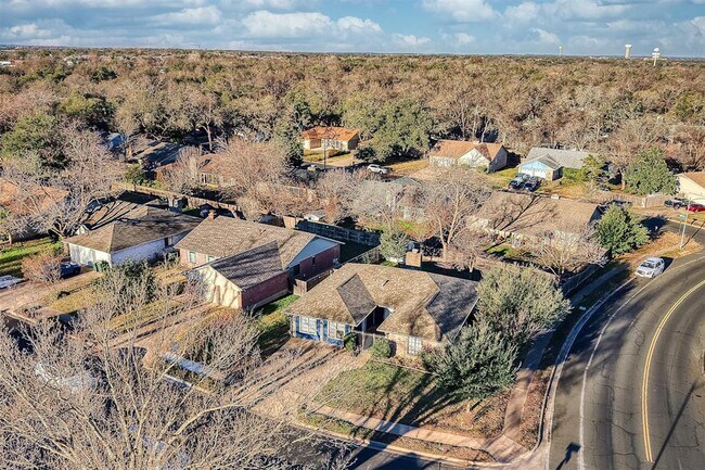 Building Photo - 12002 Swan Dr