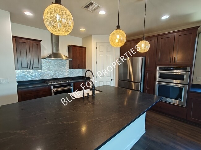 Building Photo - 8454 N Lone Ranger Rd